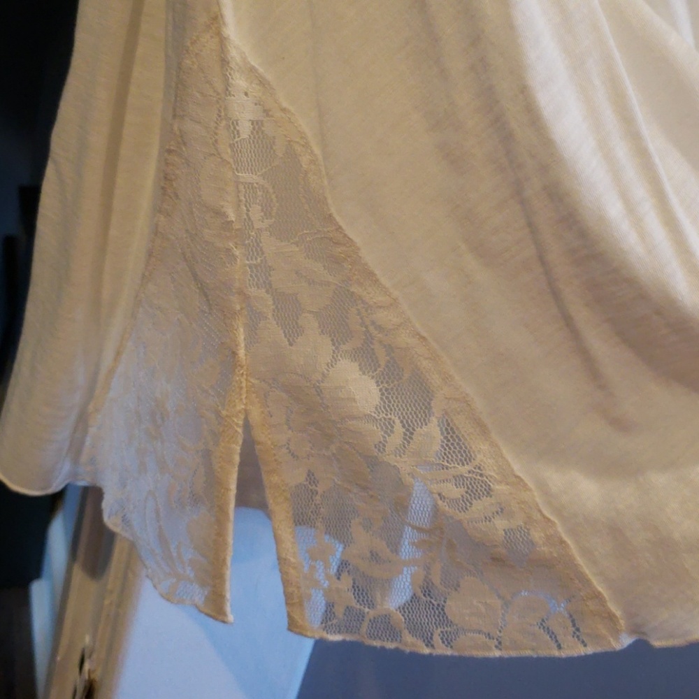 Sheer Cream Express Top - Picture 3 of 4
